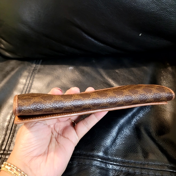 Good used condition Vintage Celine Triomphe Long Wallet with kisslock - Picture 11 of 16